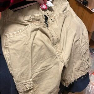Independent cargo shorts